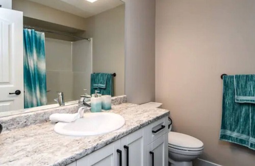 Campbell River House | Brand New Beautiful Fully Furnished 3 Bedroom Basement Suite