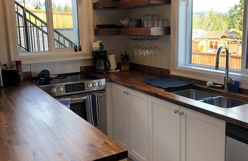 Sooke House | Brand new built suite, close to ocean and hiking trails, quiet neighborhood.