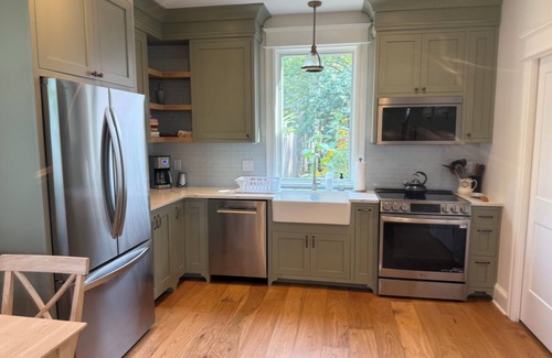 Hill East House | Brand new carriage house in Capitol Hill, steps from Congressional Cemetery