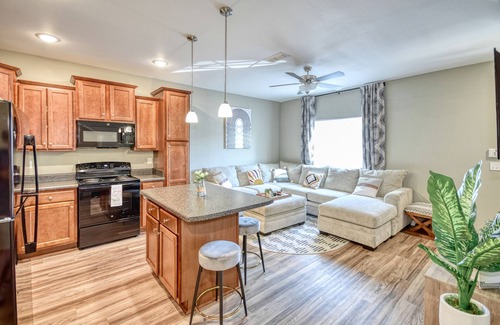 Tallahassee Condo | Brand new chic condo minutes from FSU/TCC/FAMU!