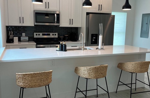 Biggar Cottage | Brand New Comfy Cottage Minutes Away from Fort Myers Beach and Sanibel Island