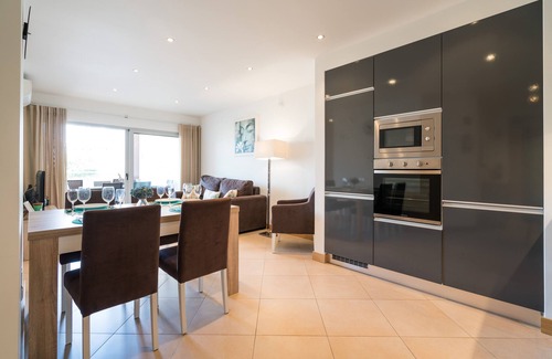 Lagos Condo | Brand New Condo in a quite area only ten minutes from Marina and Town Centre
