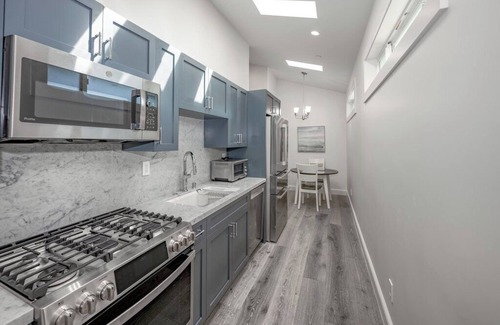 Sherman Oaks Cottage | Brand New Construction- 1 Bdrm Guest House- Sherman Oaks