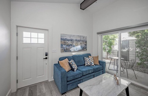 Sherman Oaks Cottage | Brand New Construction- 1 Bdrm Guest House- Sherman Oaks