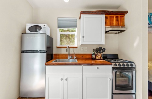 Trinidad Cottage | Brand New Cottage Five Minutes From The Beach with Fast Wi-Fi
