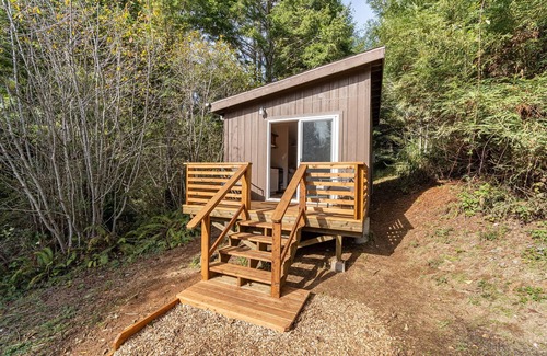 Trinidad Cottage | Brand New Cottage Five Minutes From The Beach with Fast Wi-Fi