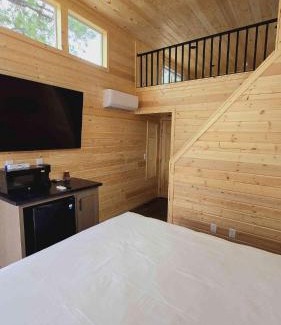 Valle Ski Chalet | Brand New Cozy Cabin with Loft & King bed near Grand Canyon South Rim March 2026