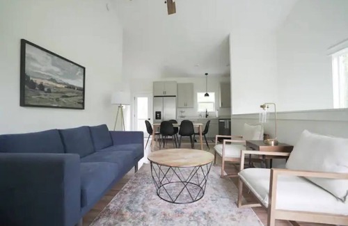 Swannanoa House | ⭐️BRAND NEW Cozy Creekside Cottage w mtn views🏔
