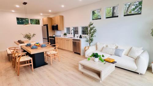 Northgate House | Brand New Designer House 15min to downtown