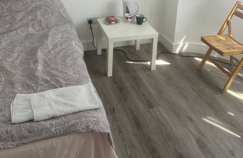 South Harrow Apartment | Brand New Double bed Studio Flat With Shared Kitchen