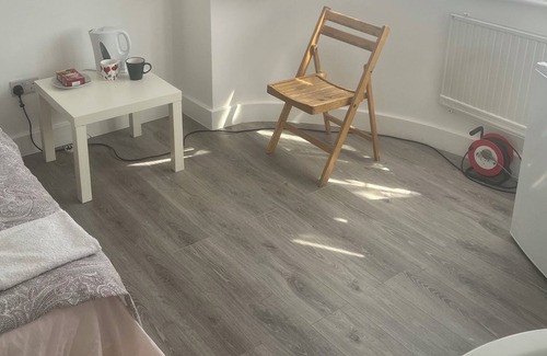 South Harrow Apartment | Brand New Double bed Studio Flat With Shared Kitchen