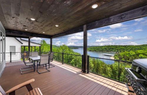 Kimberling City House | BRAND NEW! FREE amenities and a Gorgeous Lakefront Luxury Cabin with 2 Resort Pools