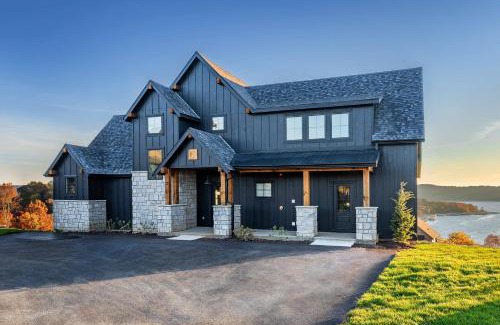 Kimberling City House | BRAND NEW! Gorgeous Lake Views and FREE Amenities. Luxury Lodge with 2 Resort Pools