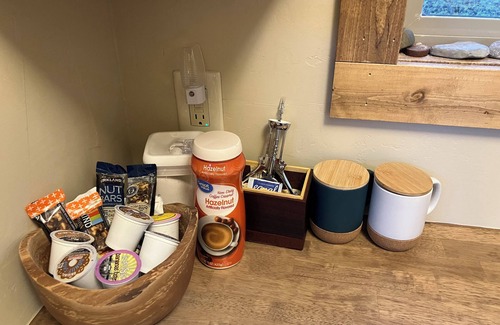 Mammoth Spring Cabin | Brand new Hillcrest cottage 1 mile from Mammoth Spring Park!