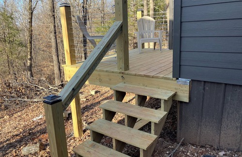 Mammoth Spring Cabin | Brand new Hillcrest cottage 1 mile from Mammoth Spring Park!