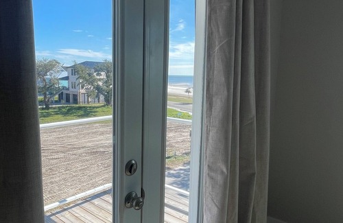 Gulfport House | Brand New Home Steps from Beach! Close to Aquarium and Casino