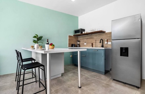 Esmeralda Apartment | Brand New King Studio|Private Pool|5 Min to Beach