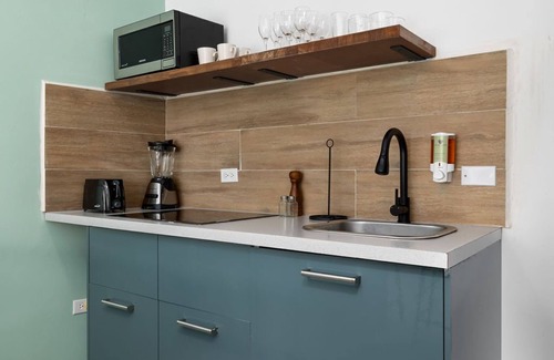 Esmeralda Apartment | Brand New King Studio|Private Pool|5 Min to Beach