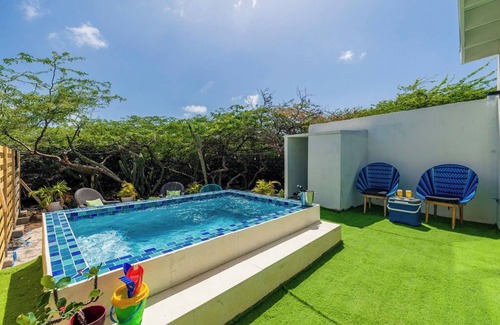 Esmeralda Apartment | Brand New King Studio|Private Pool|5 Min to Beach