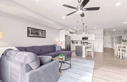 Camdenton Condo | *Brand New - Lake front~ Screened in Porch ~ 2 PWC & 12 x 32 slip