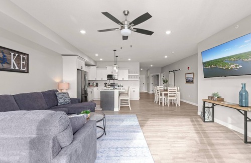 Camdenton Condo | *Brand New - Lake front~ Screened in Porch ~ 2 PWC & 12 x 32 slip