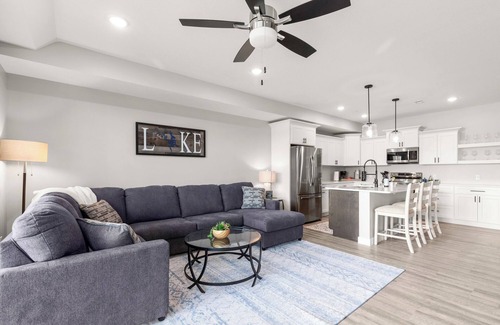 Camdenton Condo | *Brand New - Lake front~ Screened in Porch ~ 2 PWC & 12 x 32 slip