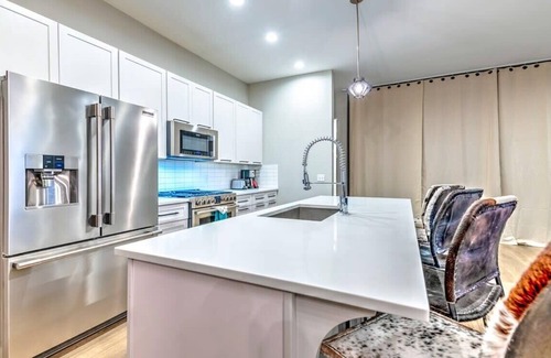 Berry Hill House | Brand New Large Luxury Home w Hot tub & Game Room!
