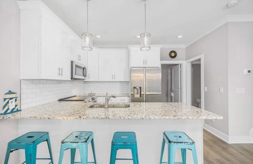 Lakewood House | BRAND NEW LISTING DISCOUNT! - 'The Look Out' at Turtle Bay Marina
