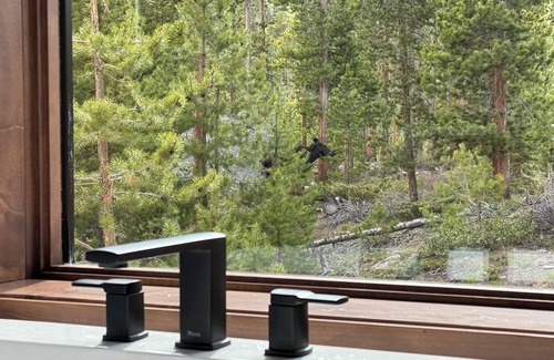 Grand Lake Cabin | Brand New Lodge! Panoramic Mtn/Lake Vayiews! Hot tub, Fido Friendly, Game Room!