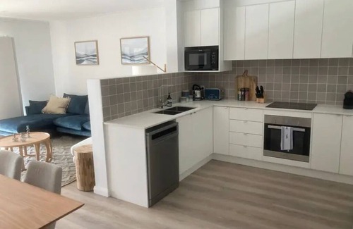 Wagga Wagga Apartment | Brand new lux 3 bedroom townhouse located opposite the Wagga Wagga Racecourse.