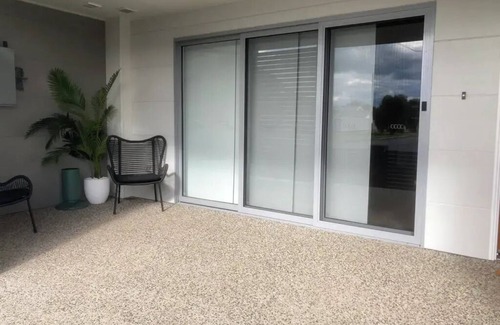 Wagga Wagga Apartment | Brand new lux 3 bedroom townhouse located opposite the Wagga Wagga Racecourse.