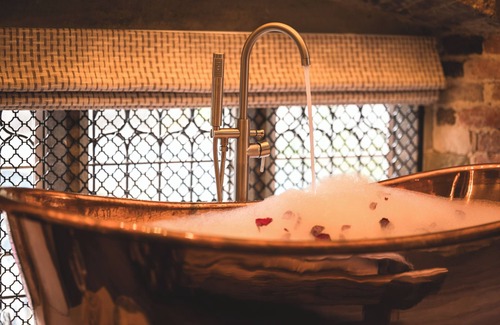 Halkyn House | Brand New Lux 6* Hot Tub, Cinema, Casino, Working Bar, Sleeps 24