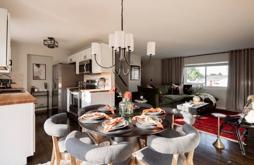 West Westminster House | Brand New LUX Home| Hot Tub | 15min to Den