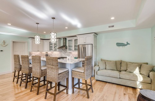 South Haven House | BRAND NEW Luxury Beach Homes by North Beach-BEST LOCATION-Walk to Town-SLEEP 32