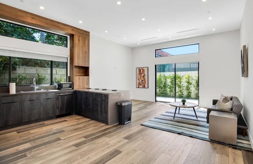 Glendale House | Brand New Luxury Guest Home Near Burbank Studios