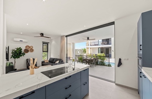 Marie Pampoen House | Brand new, modern and bright apartment with spacious balcony and swimming pool