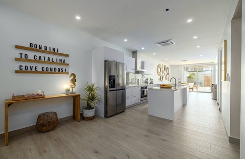 Malmok Villa | -Brand new -ocean view -private pool -steps to the beach!