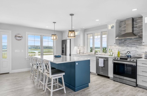 East Sandwich House | Brand new oceanfront house with panoramic views of the Cape Cod Bay