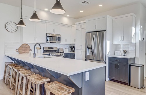 St. George House | Brand New | Pool | lazy river | Competition mini golf | RH