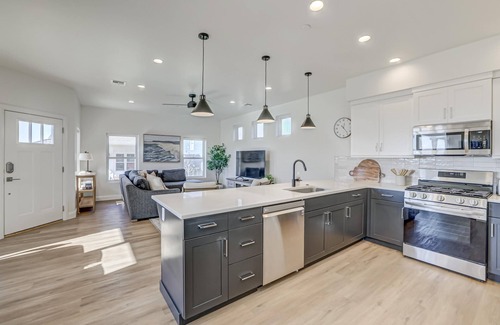 St. George House | Brand New | Pool | lazy river | Competition mini golf | RH