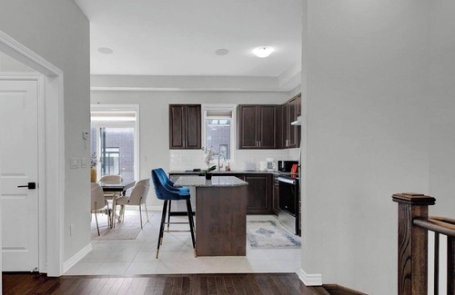 Vaughan House | Brand New Private Family 3-bedroom townhome: in Kleinburg