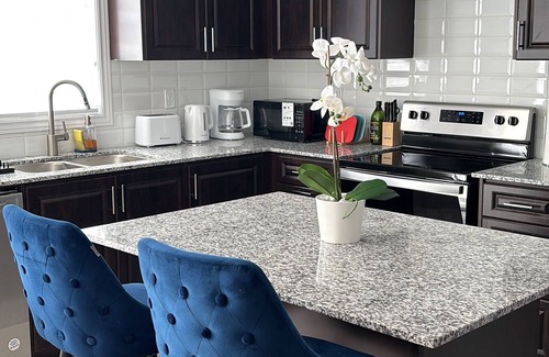 Vaughan House | Brand New Private Family 3-bedroom townhome: in Kleinburg