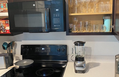 Clear Lake House | Brand New Relaxing Home with Office and Massage Chair in Quiet Neighborhood