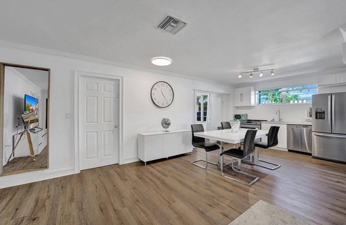 Surfside House | Brand new renovated quiet house in Surfside.