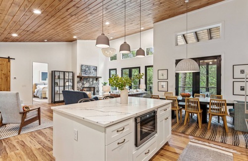 Ellijay House | Brand-New Retreat in Elijay: Book now for Fall!