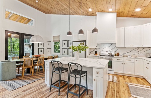 Ellijay House | Brand-New Retreat in Elijay: Book now for Fall!