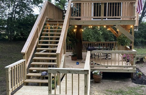 Circleville Cabin | Brand new Rustic Treehouse on the Scenic Big Darby Creek Sleep under the stars.