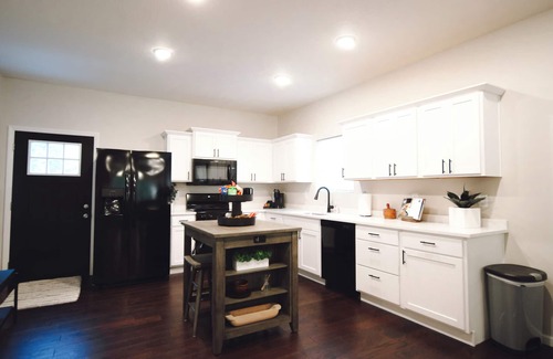 Springfield House | Brand NEW Spacious 5-bedroom house in awesome Springfield near MSU and Mercyn