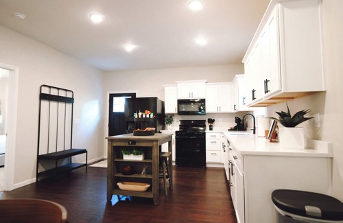 Springfield House | Brand NEW Spacious 5-bedroom house in awesome Springfield near MSU and Mercyn