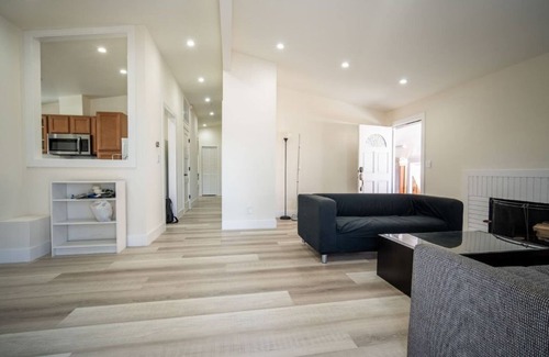 Snail House | Brand NEW! Studio Private Entrance/Bath Location